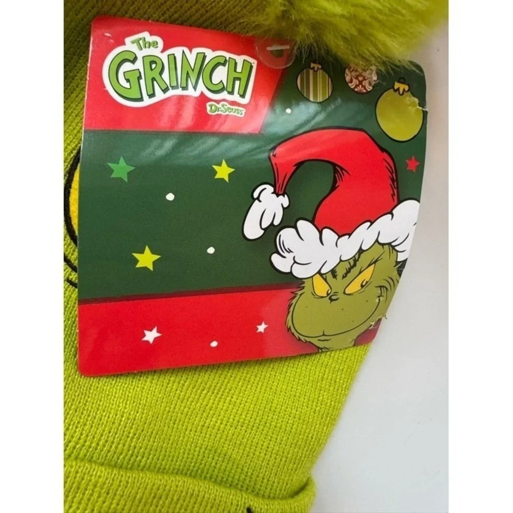 The Grinch Beanie Green NWT Christmas Pom Pon Holiday Dr. Seuss Unisex